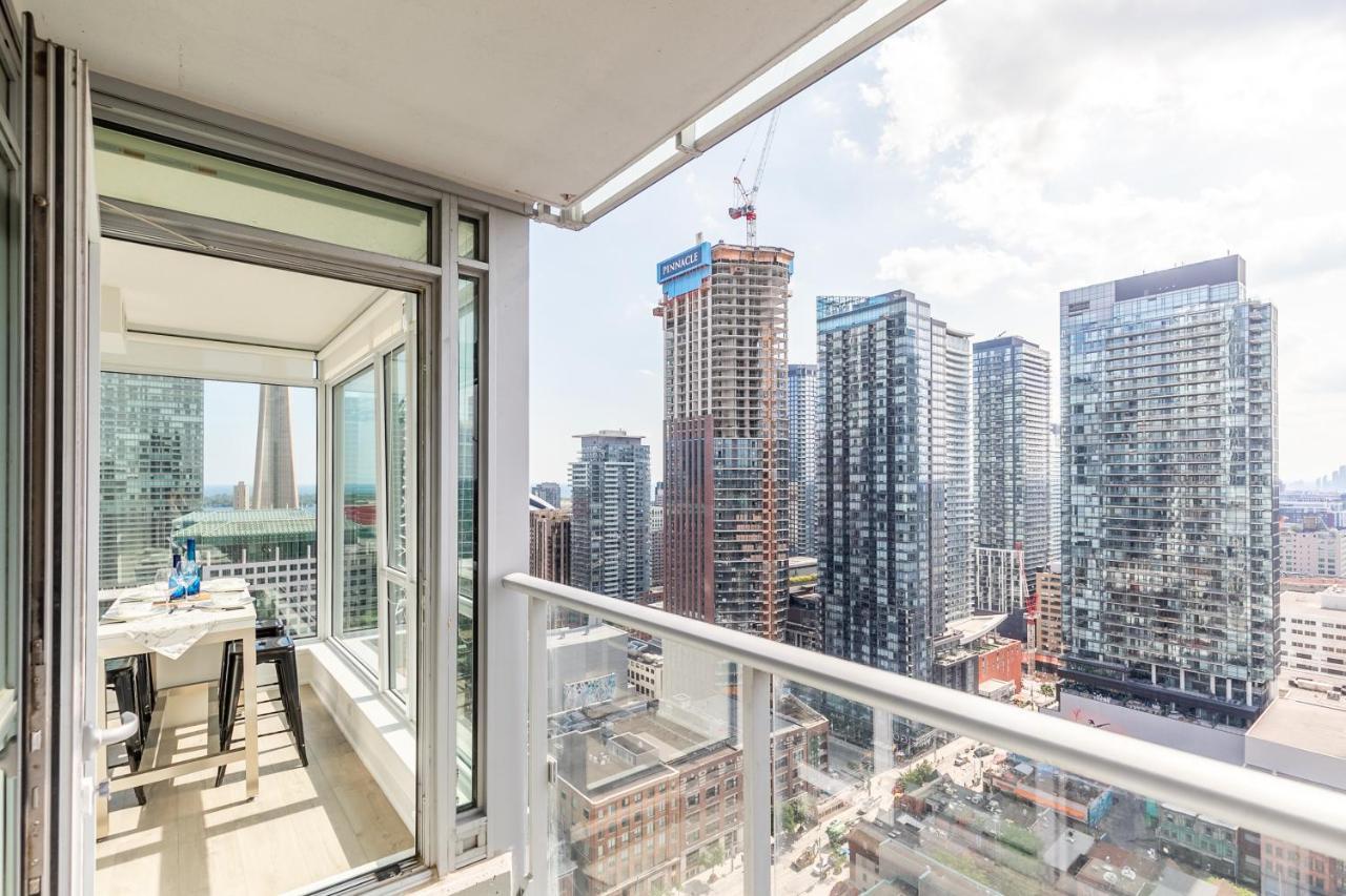 Luxury 2 Bedroom In The Heart Of Entertainment District - City Skyline View & Balcony Toronto Exterior photo